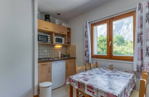 Le Bourg-d'Oisans Apartamento | Apartamento 'Marmotte' con vistas a la montaña, jardín compartido y Wi-Fi