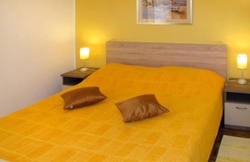 Pjescana Uvala Apartamento | Apartment Maslina by Interhome