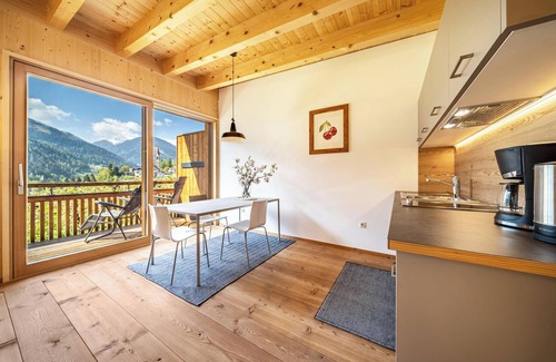 San Pancrazio Apartamento | Apartamento 'Mayrhof en el jardín de los cerezos' con vistas a la montaña y balcón
