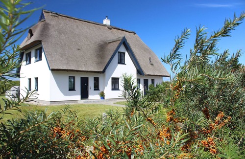 Vitte Apartamento | Apartment Meeresrauschen, beach vacation in a thatched roof house, W-Lan