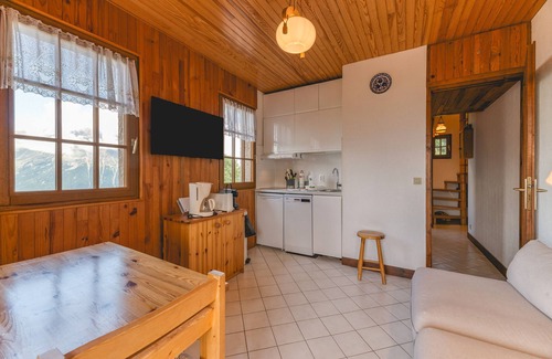 Villard-Reculas Apartamento | Apartamento 'Meije 4 Chaleureux' con vistas a la montaña, balcón y Wi-Fi