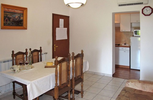 Kornic Apartamento | Apartamento Meri by Interhome