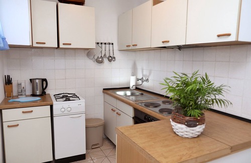 Drvenik Mali Apartamento | Apartment Meri - Apartamento de dos habitaciones con balcón