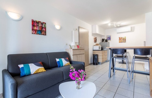 Cerbere Apartamento | Apartamento 'Meu Delit' con piscina compartida, terraza privada y jardín privado
