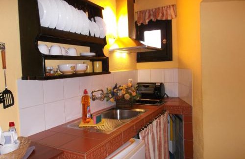 El Guincho Apartamento | Apartment mit kleiner Innenhof-Terrasse im rustikalen Stil