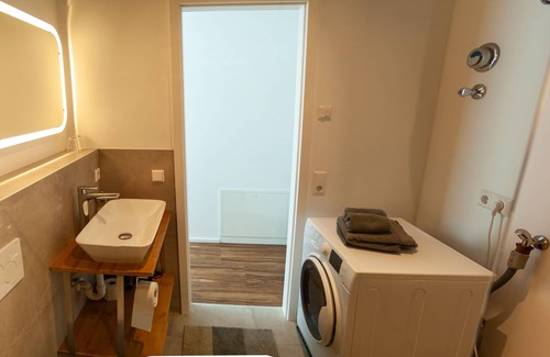 Neu-Ulm Casa | Apartment mit Zugang zur Dachterrasse für bis zu 4 Personen