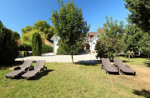 Balatonszemes Apartamento | Apartment Moni 2 by Interhome