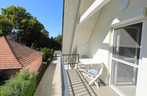 Balatonszemes Apartamento | Apartment Moni 2 by Interhome