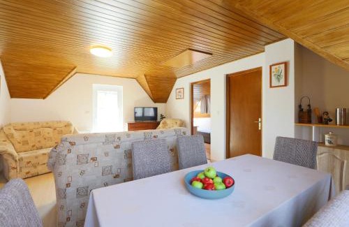 Balatonszemes Apartamento | Apartment Moni 2 by Interhome