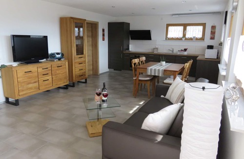 Weilheim Apartamento | Apartamento 'Morgensonne' con vistas a la montaña, terraza privada y Wi-Fi