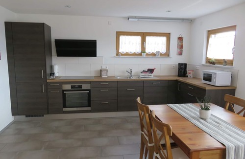 Weilheim Apartamento | Apartamento 'Morgensonne' con vistas a la montaña, terraza privada y Wi-Fi