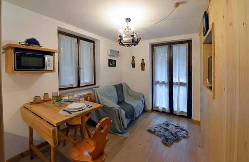 Morgex Apartamento | Apartamento 'Morgex' con vistas a la montaña y balcón