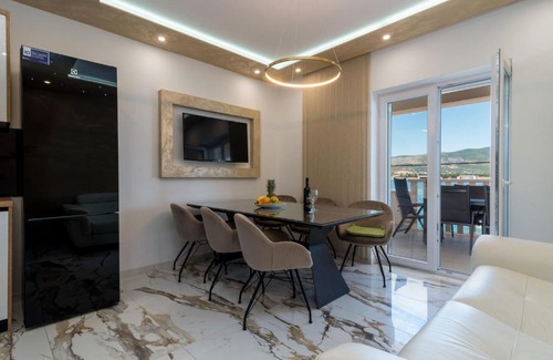 Arbanija Apartamento | Apartment Mornar-3 by Interhome