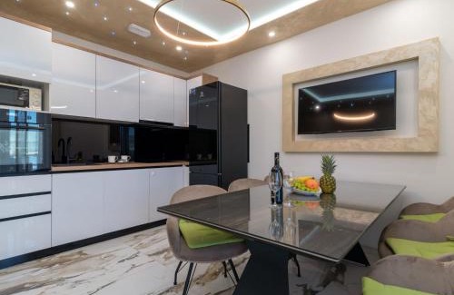 Arbanija Apartamento | Apartment Mornar-3 by Interhome