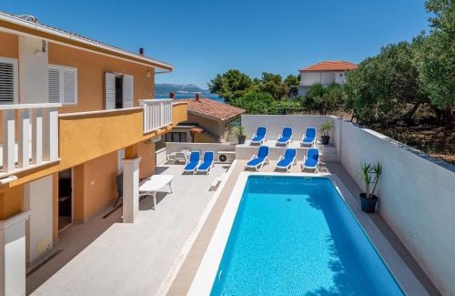 Arbanija Apartamento | Apartment Mornar-5 by Interhome