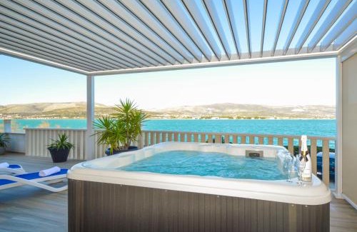 Arbanija Apartamento | Apartment Mornar-5 by Interhome