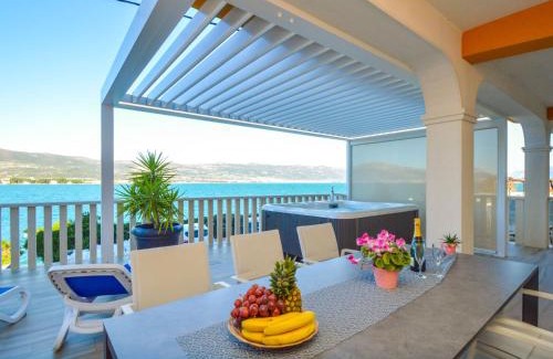 Arbanija Apartamento | Apartment Mornar-5 by Interhome