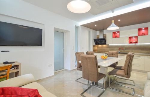 Arbanija Apartamento | Apartment Mornar-5 by Interhome