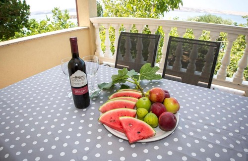 Cesarica Apartamento | Apartment Mraović-1 by Interhome