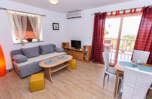 Cesarica Apartamento | Apartment Mraović-1 by Interhome