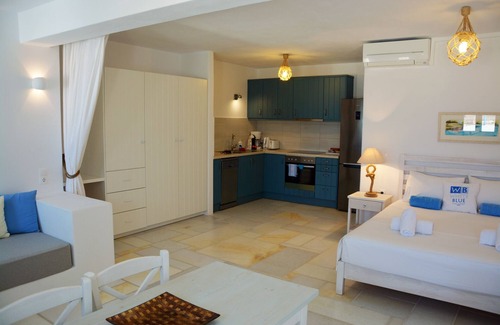 Krotiri Apartamento | Apartamento de espacio individual "blanco azul" con vista al mar y a la piscina en Krotiri Paros