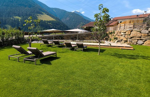San Pancrazio Apartamento | Apartment 'Naturapartments Alpreid Eiche' with Mountain View, Communal Pool and Wi-Fi