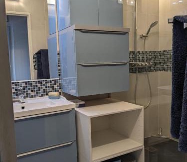 La Celle-sous-Gouzon Apartamento | Apartment near La Défense Arena, extra parking