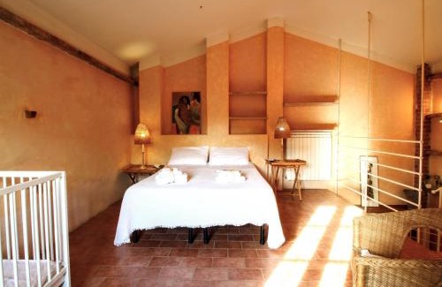 Castiglione del Lago Casa | Apartment near Lake Trasimeno with Pool