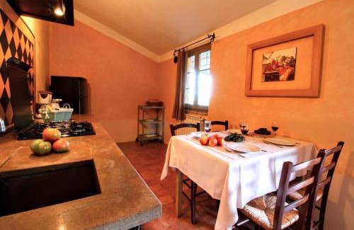 Castiglione del Lago Casa | Apartment near Lake Trasimeno with Pool