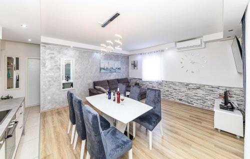 Kastel Stafilic Apartamento | Apartment Near The Sea