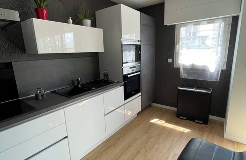 Laval Apartamento | Apartment near train station and town center