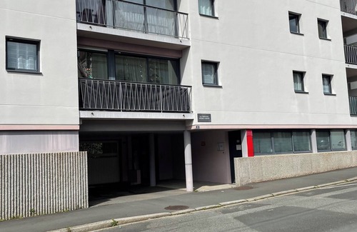 Laval Apartamento | Apartment near train station and town center
