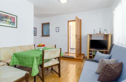 Kosinozici Apartamento | Apartment Nena-2 by Interhome