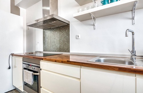 Grau i Platja Apartamento | Apartamento 'Neptuno' con piscina compartida, balcón y Wi-Fi