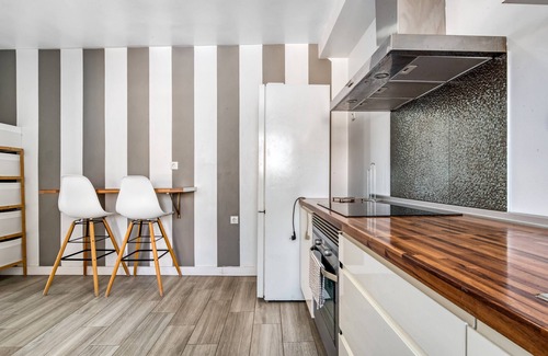 Grau i Platja Apartamento | Apartamento 'Neptuno' con piscina compartida, balcón y Wi-Fi