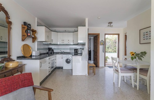 Chimenea Apartamento | Apartamento 'Nerja con vistas - Capistrano Playa' con vistas al mar, Wi-Fi y aire acondicionado