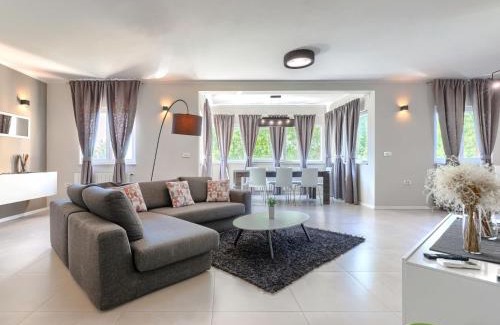 Rebici Apartamento | Apartment Nina by Interhome