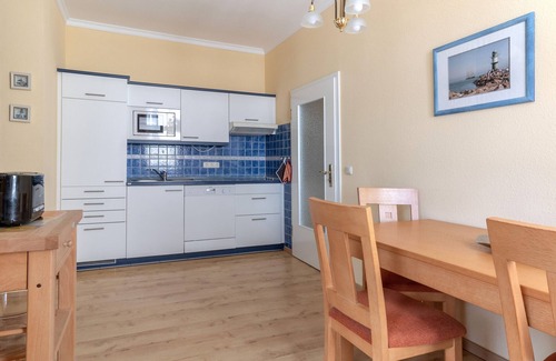 Binz Villa | Apartamentos de 2 habitaciones con balcón y vistas al mar directamente en el paseo marítimo.