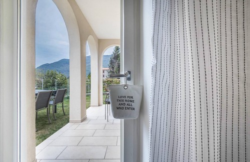 Aer Apartamento | Apartment NOBILE in Residence La Villa with Private Garden, Lake View, Pool & Wi-Fi