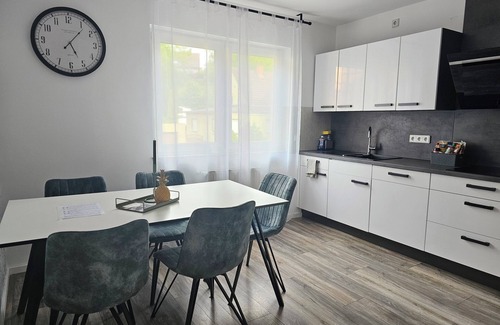 Ramstein-Miesenbach Apartamento | Apartment on the edge of the Palatinate Forest. TLA/TDY
