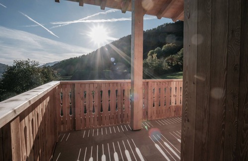 Velturno Apartamento | Apartamento 'Oberhemberger Hof Zwoaer' con vistas a la montaña, terraza compartida y Wi-Fi