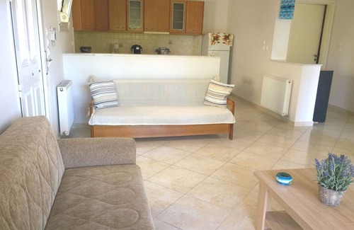 Koskinou Apartamento | Apartamento de 80m² construido en 2006 en la planta baja de la villa.