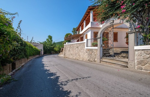 Canneto Apartamento | Apartment 'Oleandro' with Private Terrace and Wi-Fi