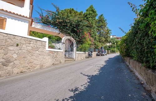 Canneto Apartamento | Apartment 'Oleandro' with Private Terrace and Wi-Fi