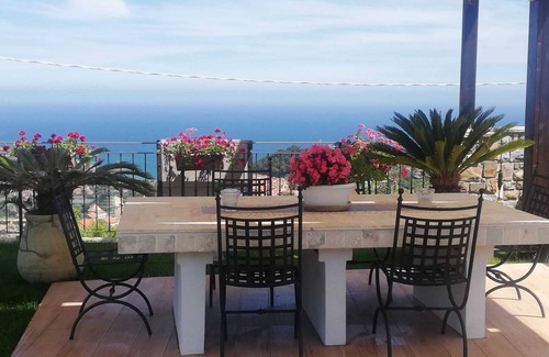 Poggi Casa | Apartment Olimpia is located on the ground floor of a beautiful villa sleepes 6