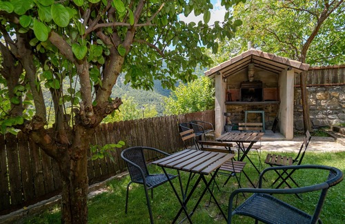 Lardies Apartamento | Apartamento 'Olmo' con vistas a la montaña, piscina compartida y Wi-Fi