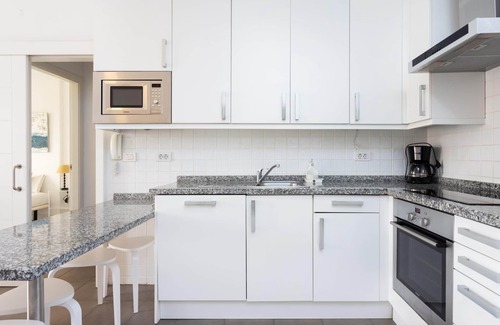 Poris de Abona Apartamento | Apartamento en la playa, zona de trabajo y parking privado - PillowAbroad