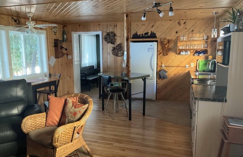 Manitoulin District Apartamento | Apartment on the Bay