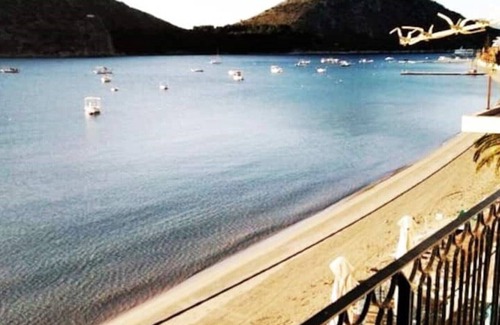 Argolis Region Apartamento | Apartment one breath from the sea in Tolo!!!5 meters from the sea,free sunbeds!!