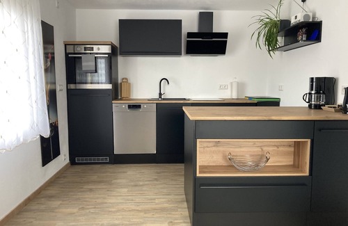 Traunreut Apartamento | Alquiler-Confortable-Baño Privado-Vista al bosque